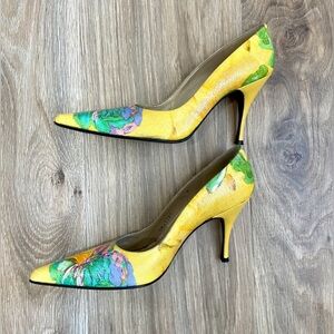 Stuart Weitzman Yellow Multicolor Designer Floral Print Fabric Pumps Size 7.5